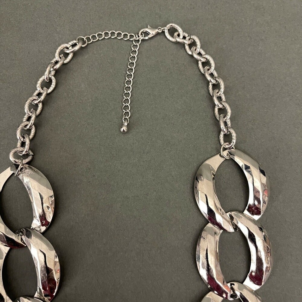 Silver-tone Chain Links Necklace Fashion Jewelry NWOT - Picture 3 of 4